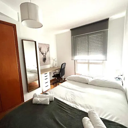 Apartment Piso En El Centro Hasta 8 Pax Con Garaje, Gimnasio, Ludoteca Y Salas De Reuniones *