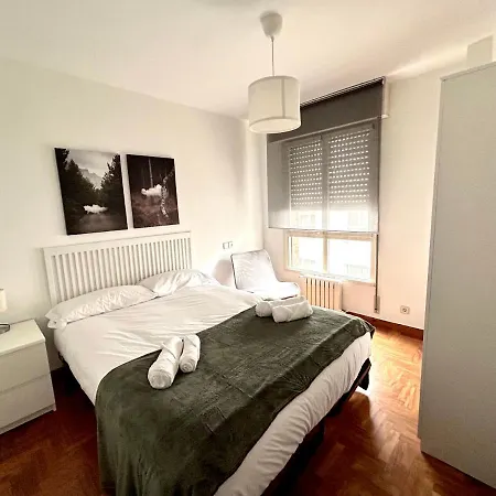 Apartment Piso En El Centro Hasta 8 Pax Con Garaje, Gimnasio, Ludoteca Y Salas De Reuniones *