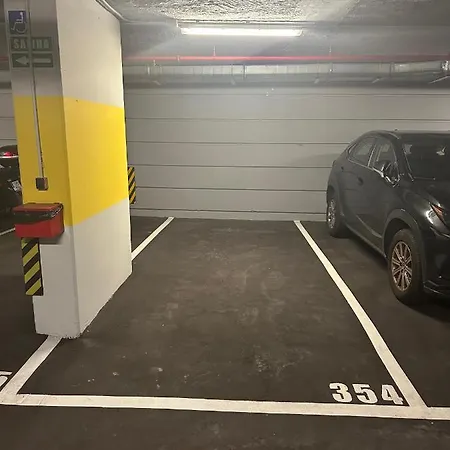 Piso En El Centro Hasta 8 Pax Con Garaje, Gimnasio, Ludoteca Y Salas De Reuniones Apartment