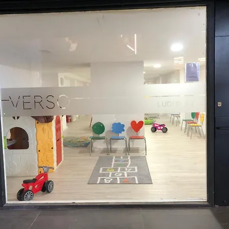 Piso En El Centro Hasta 8 Pax Con Garaje, Gimnasio, Ludoteca Y Salas De Reuniones شقة *