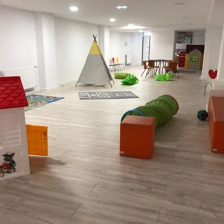 Piso En El Centro Hasta 8 Pax Con Garaje, Gimnasio, Ludoteca Y Salas De Reuniones